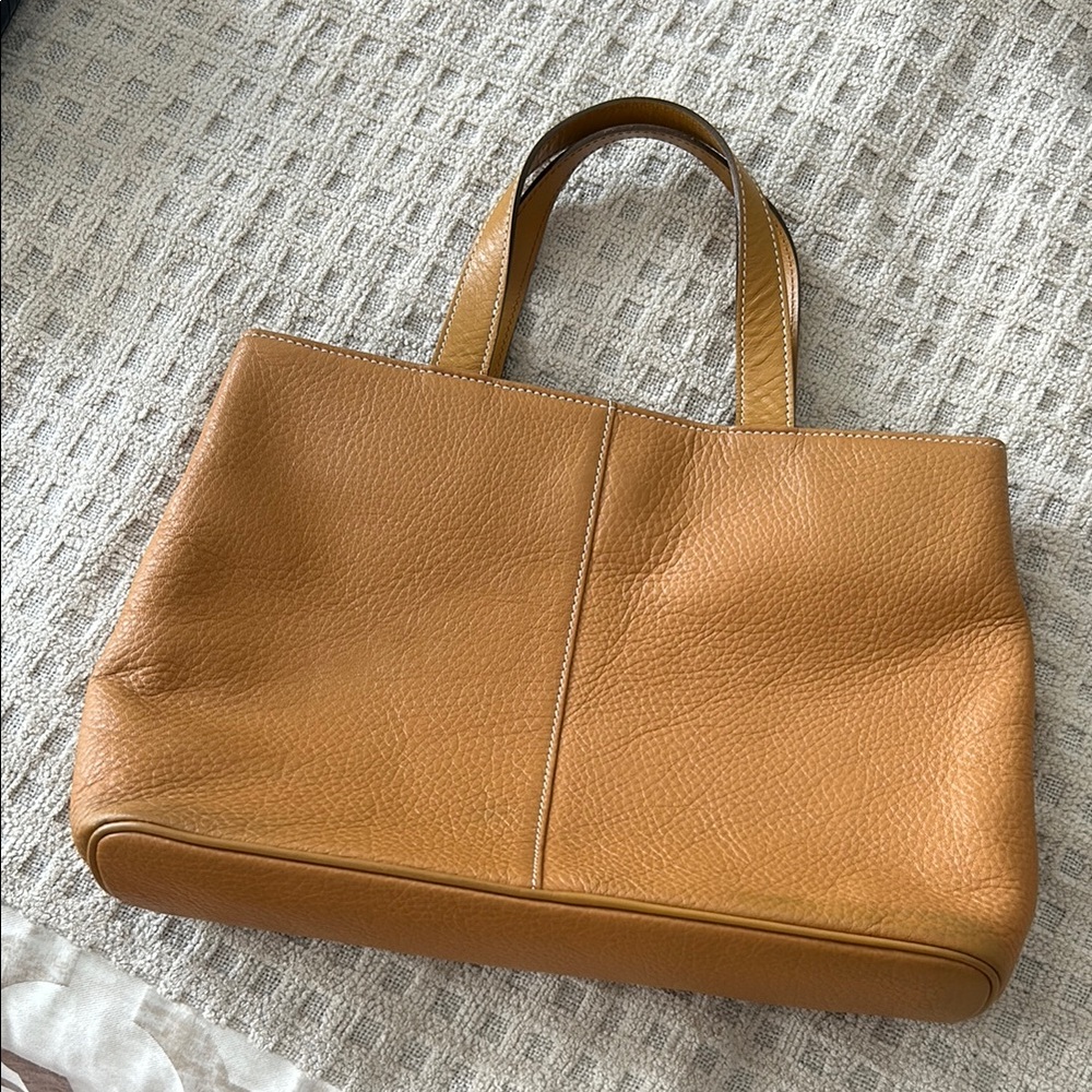 Elegant Burberry tote bag